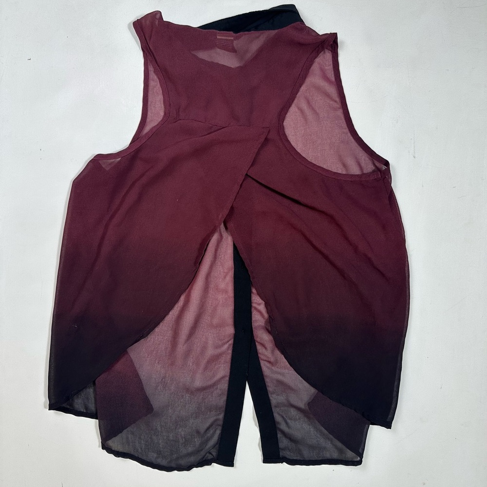 Red and Black Sleeveless Blouse with Peter Pan Collar - Picture 5 of 6